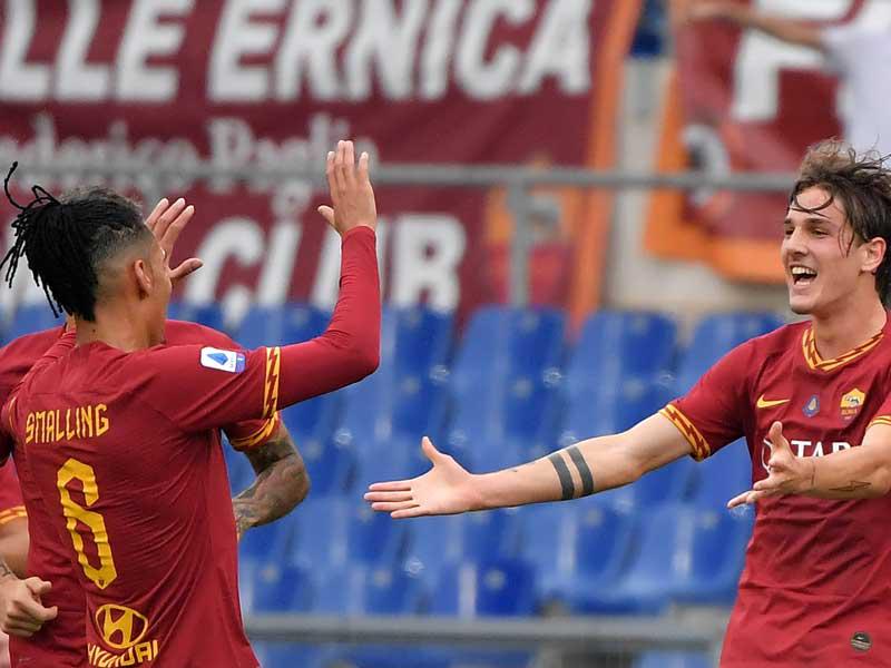 زانيولو يحتفل بهدفه في مرمى نابولي