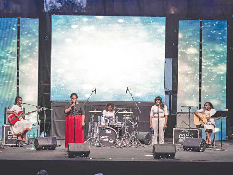 الفرقة قدمت أغانيها على مسرح حديقة الشهيد 