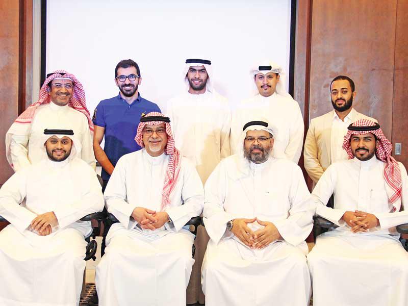 مشاركون في الدورة