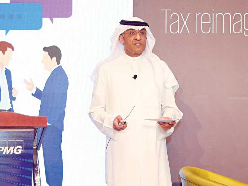 رشيد القناعي متحدثاً خلال المؤتمر