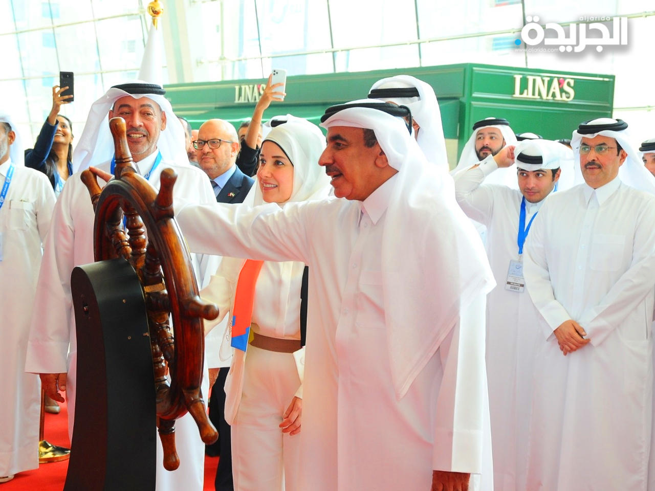  الوزيرة جنان رمضان مع الوزير السليطي خلال الافتتاح 