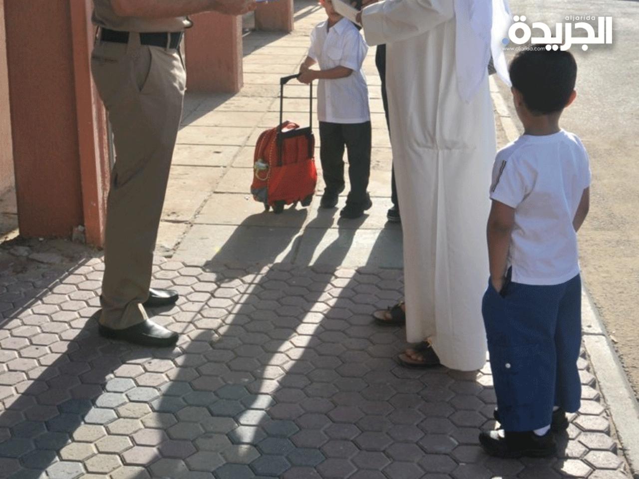 صورة أرشيفية لدخول تلاميذ الابتدائية إلى مدارسهم