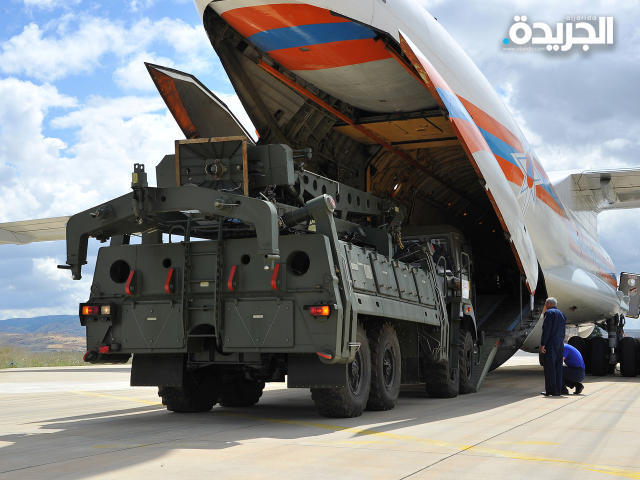 الدفعة الأولى من منظومة اس 400 خلال توجهها إلى تركيا سابقاً