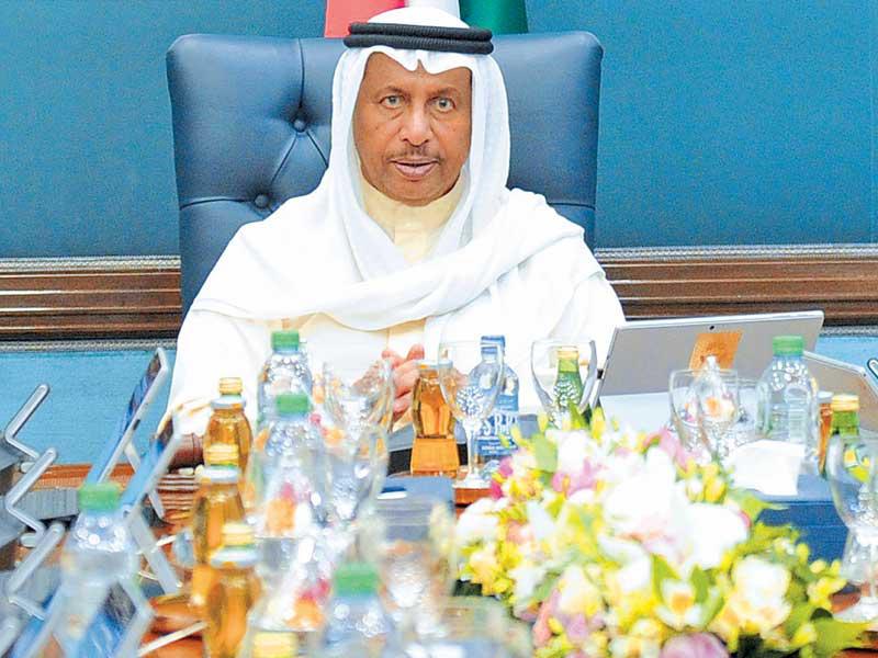 المبارك مترئساً اجتماع مجلس الوزراء أمس 