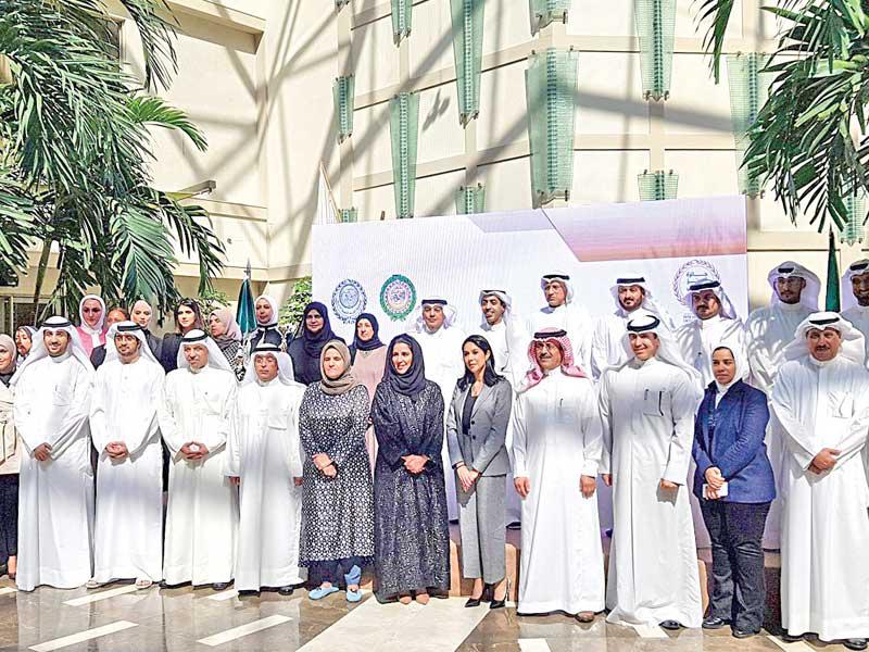 جانب من المشاركين في الندوة التعريفية لجائزة التميز الحكومي