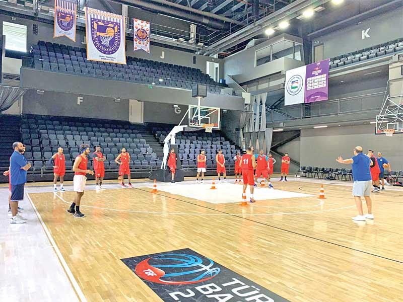 جانب من تدريبات أزرق السلة