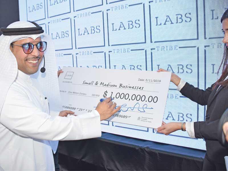 الرشيدي يوقع شيك الحملة