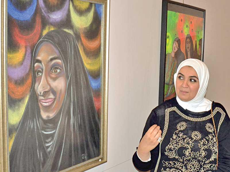 عطارد الثاقب معلقة على إحدى لوحاتها 