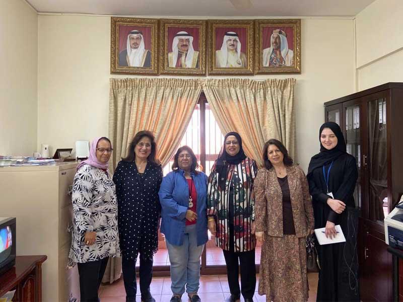 الوفد الكويتي مع رئيسة وأعضاء مركز دار الأمان