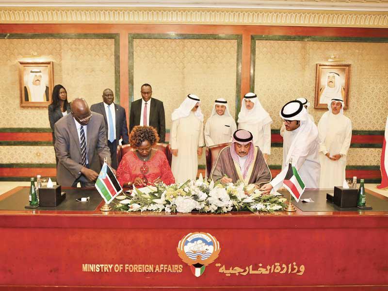 جانب من مراسم توقيع الاتفاقية بين الكويت وجنوب السودان