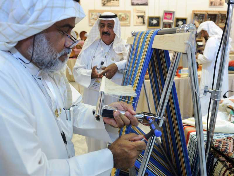 حياكة السدو بخيوط القطن الملون