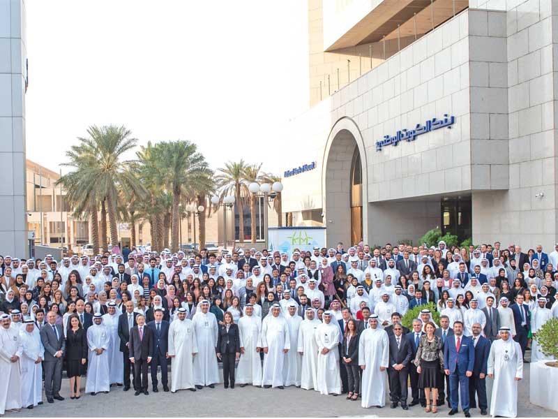 لقطة جماعية مع الموظفين الجدد