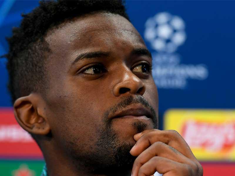 الظهير الايمن البرتغالي لنادي برشلونة الإسباني نلسون سيميدو