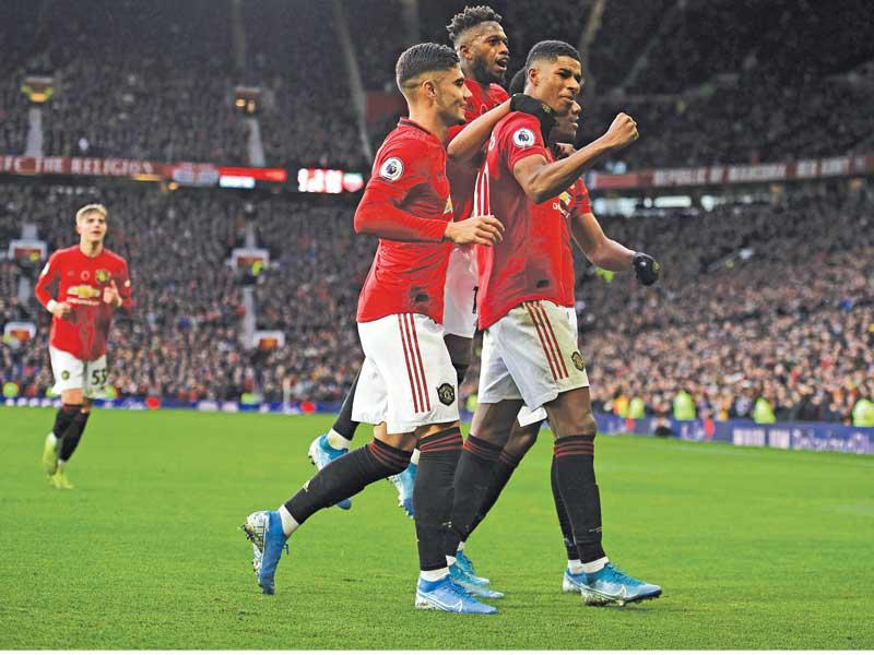 راشفورد نجم مان يونايتد يحتفل بهدفه في مرمى برايتون