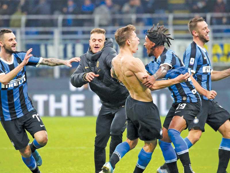 باريلا نجم الإنتر يحتفل بهدفه