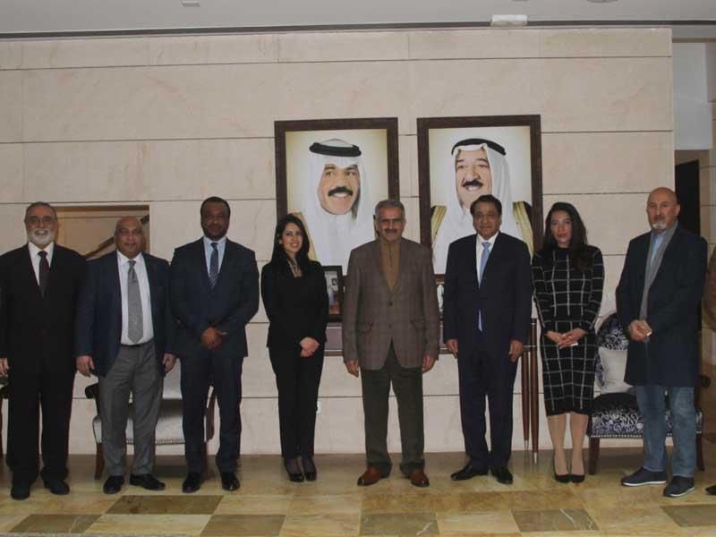 الشيخ مبارك الدعيج والسفير السعيدي مع أعضاء السلك الدبلوماسي