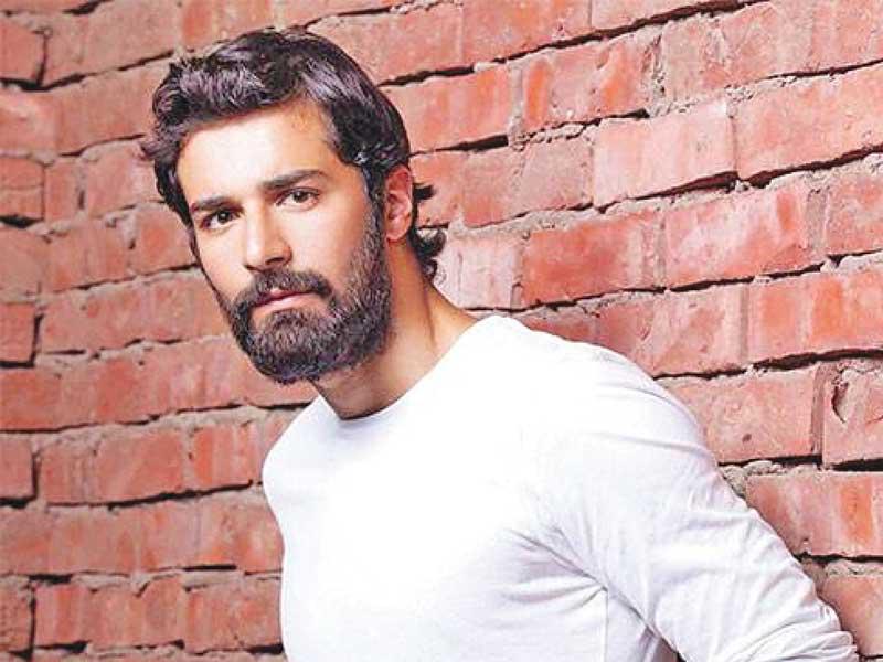 الفنان أحمد حاتم