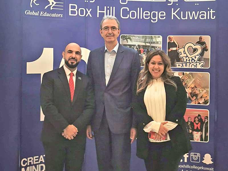 شلوت خلال حضوره إلى الكلية