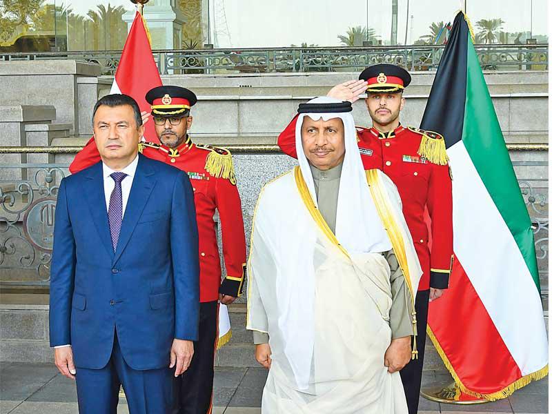 المبارك خلال مراسم استقبال نظيره الطاجيكي أمس 