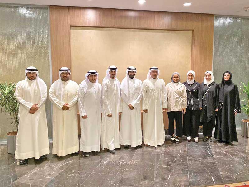  العازمي متوسطا وفد اتحاد الجامعة