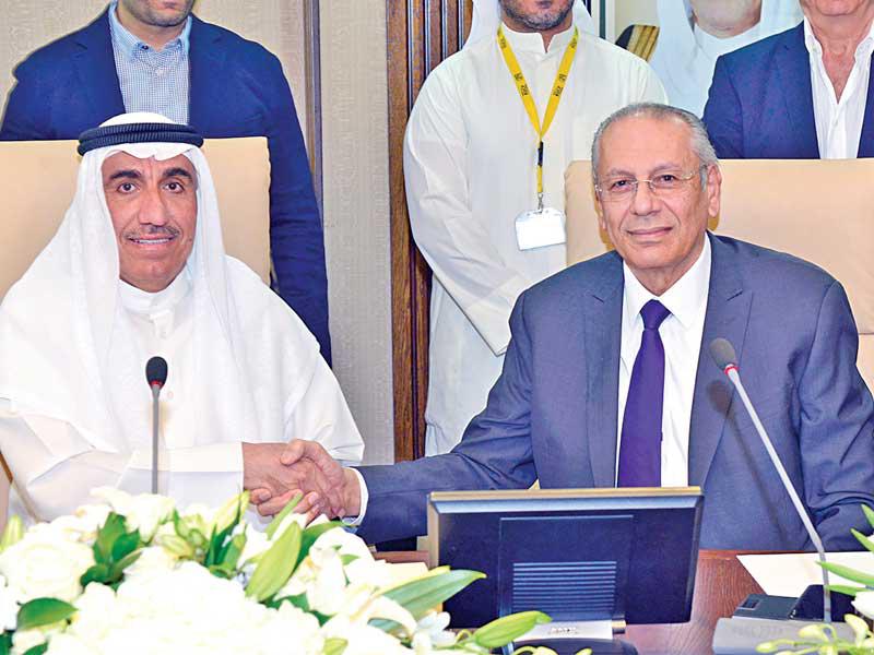 جانب من توقيع الاتفاقية