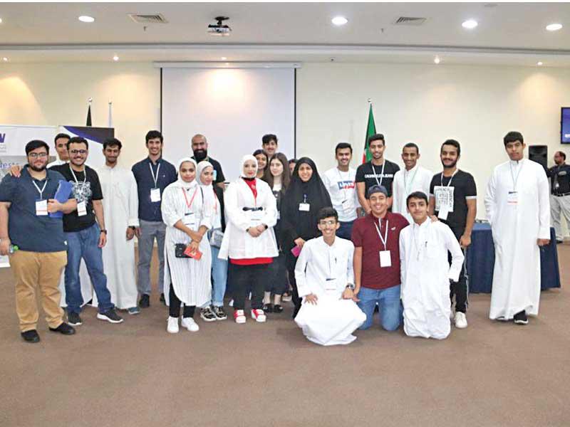 جانب من المشاركين في المناظرات