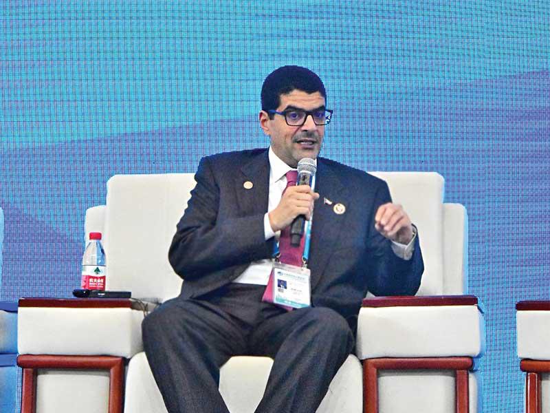 الناهض متحدثاً خلال المؤتمر