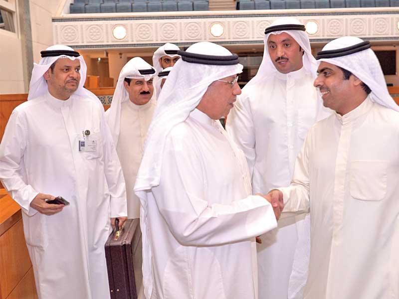 مصافحة الجراح والعدساني عقب الاستجواب