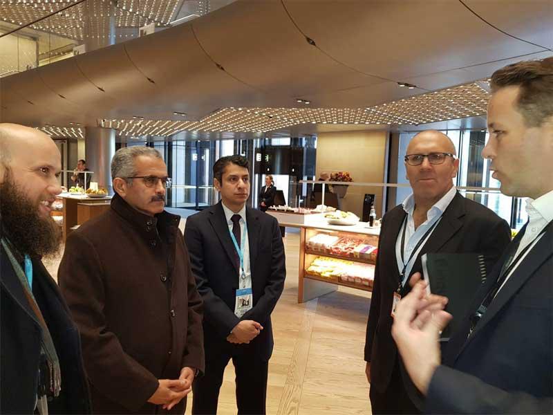 الشيخ مبارك الدعيج يبحث مع مسؤولي (بلومبيرغ) سبل التعاون مع (كونا)