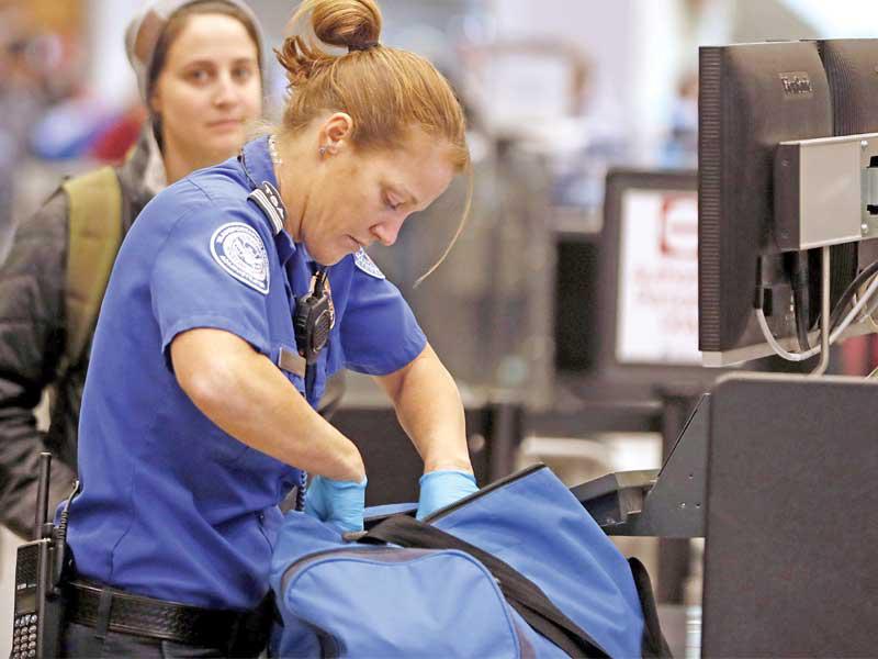 القضاء الأميركي يرفض تفتيش هواتف المسافرين 