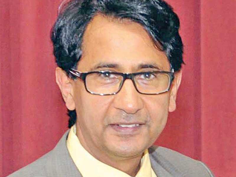 عميد كلية الدراسات التجارية في الهيئة العامة للتعليم التطبيقي والتدريب د. احمد الحنيان