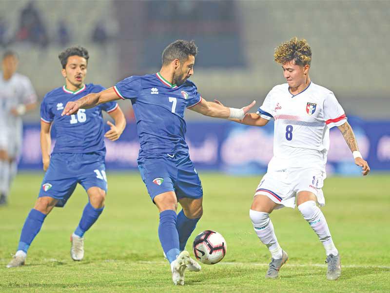 جانب من مواجهة الأزرق والصين تايبيه أمس (تصوير نوفل إبراهيم)