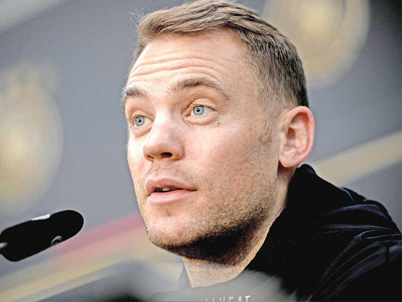 مانويل نوير حارس وقائد المنتخب الألماني لكرة القدم