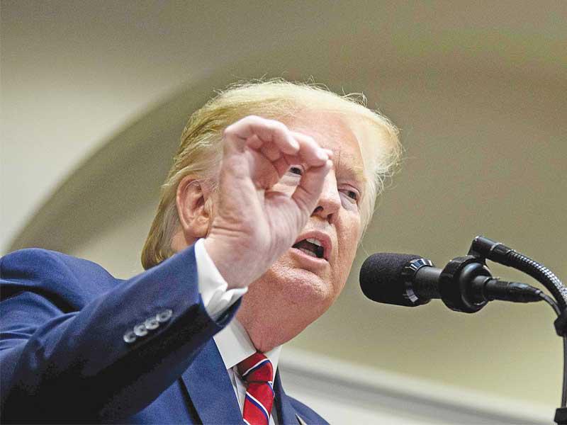 الديمقراطيون يتهمون ترامب بتهديد «شهود العزل» 