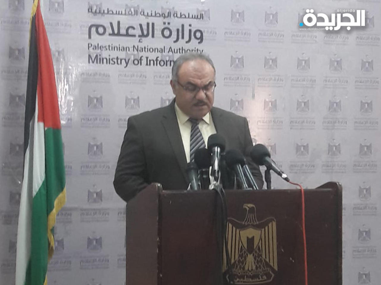  وكيل وزارة الاشغال والاسكان ناجي سرحان خلال مؤتمر صحفي 