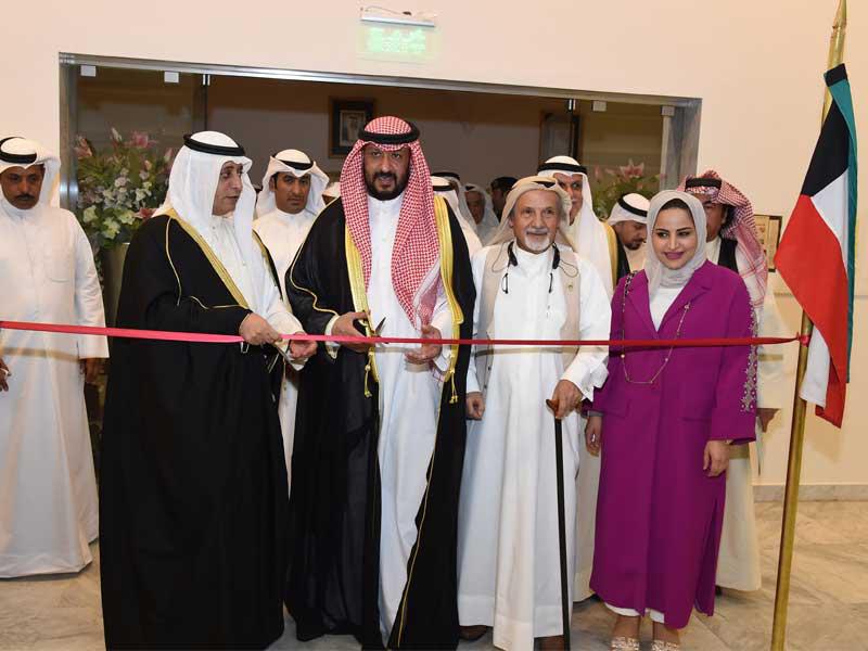 إبراهيم إسماعيل والخالد والدويش خلال افتتاح المعرض أمس الأول