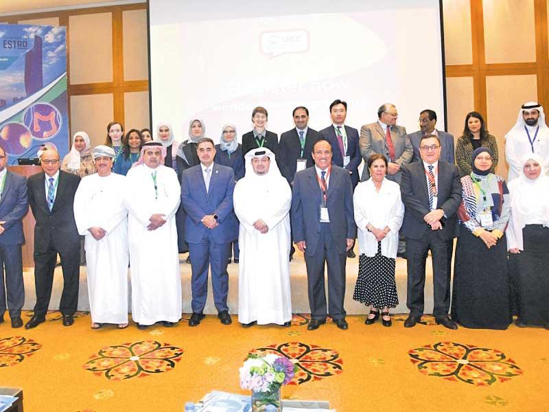 الرفاعي والصالح يتوسطان الحضور في المؤتمر