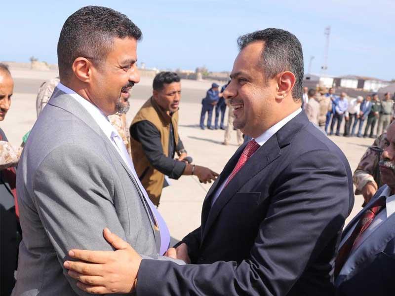 رئيس الوزراء اليمني خلال لقائه محافظ عدن