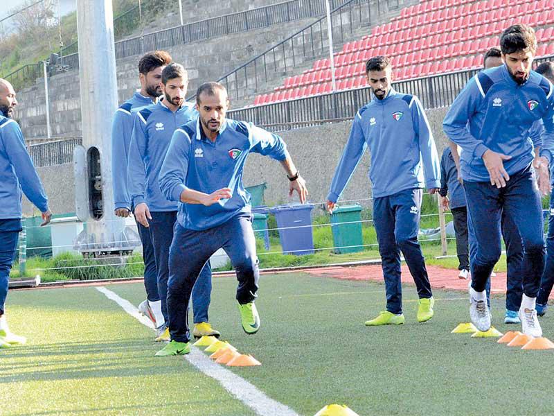 جانب من تدريبات المنتخب الكويتي لكرة القدم