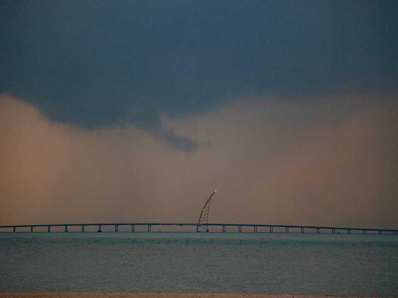 «أرعدت» فوق جسر جابر