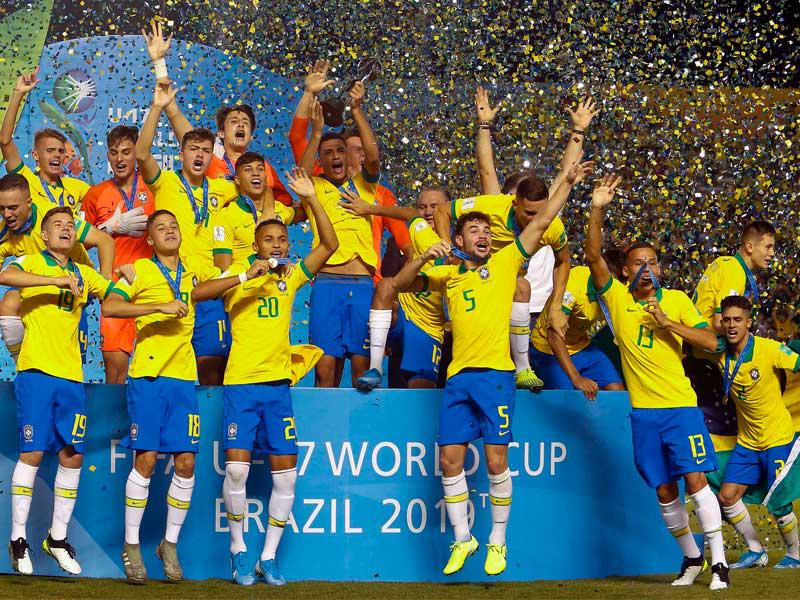 تتويج المنتخب البرازيلي