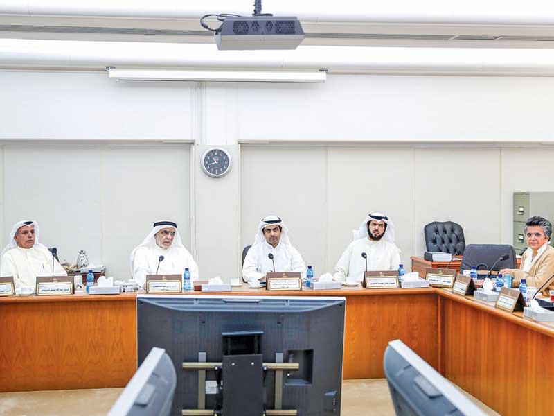 الميزانيات في اجتماعها