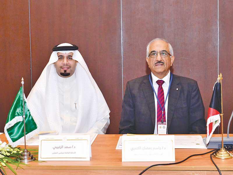  الكندري خلال الاجتماع