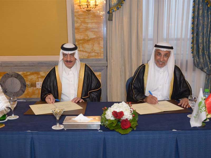 المحيلان والحجار خلال توقيع الاتفاقية