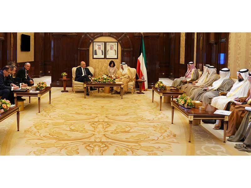 المبارك مستقبلاً الخالد ووزير خارجية اليونان أمس