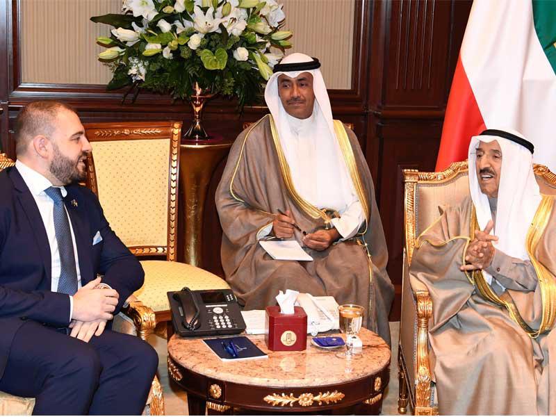 الأمير مستقبلاً سفير الاتحاد الأوروبي أمس