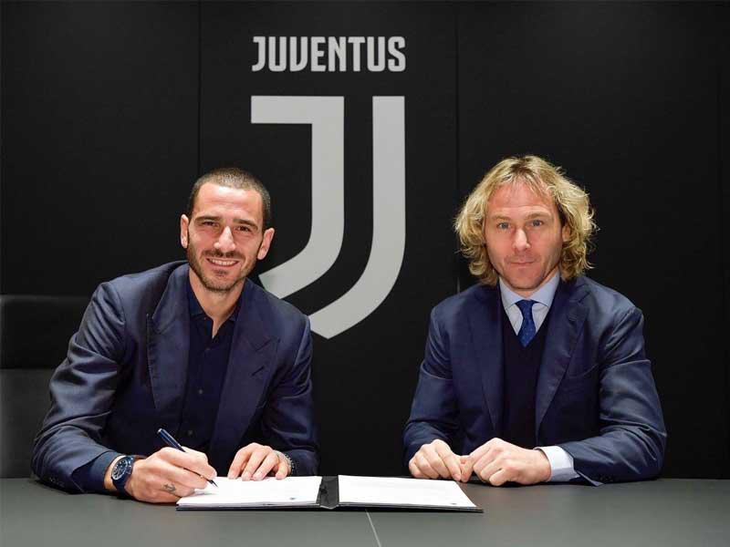 نيدفيد وبونوتشي لحظة تجديد العقد