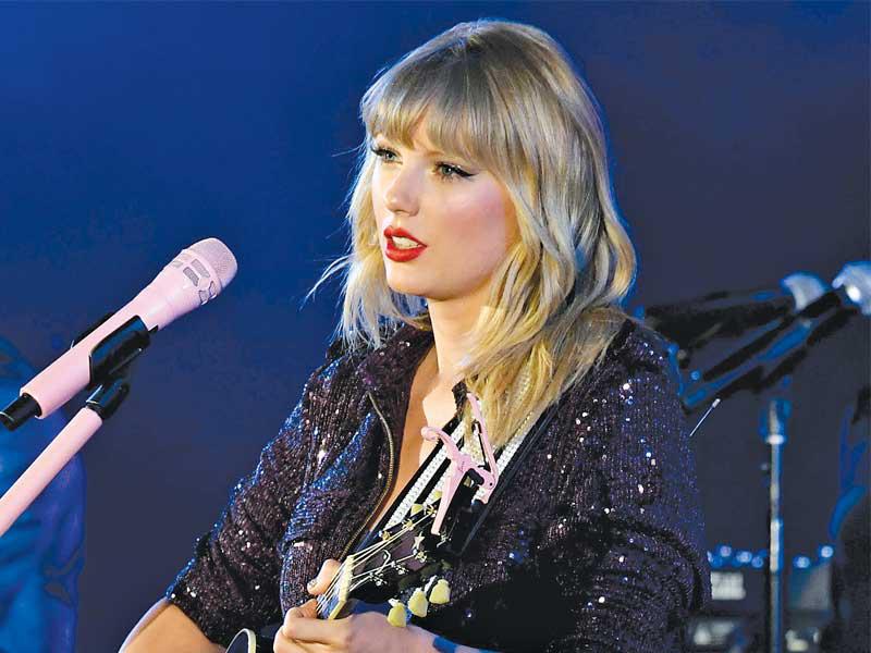 المغنية تايلور سويفت