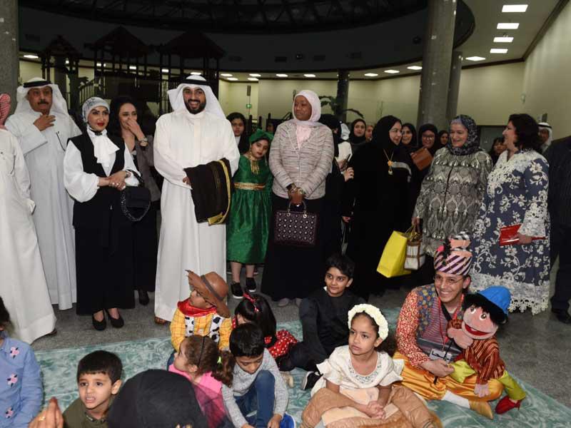شعيب والهاجري خلال الاحتفال باليوم العالمي للطفل