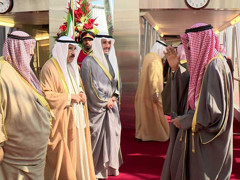 ولي العهد لدى مغادرته البلاد أمس